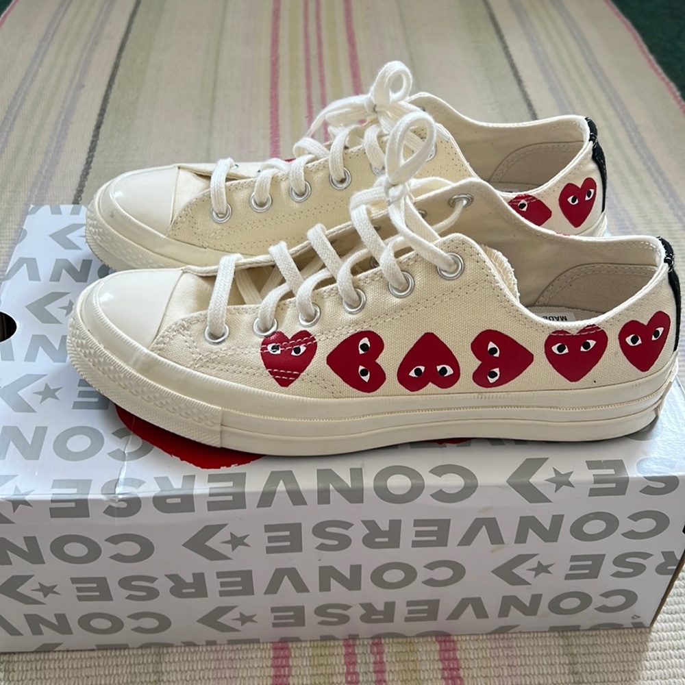 Brand new, in box, worn once (size 8 men, 10 woman)